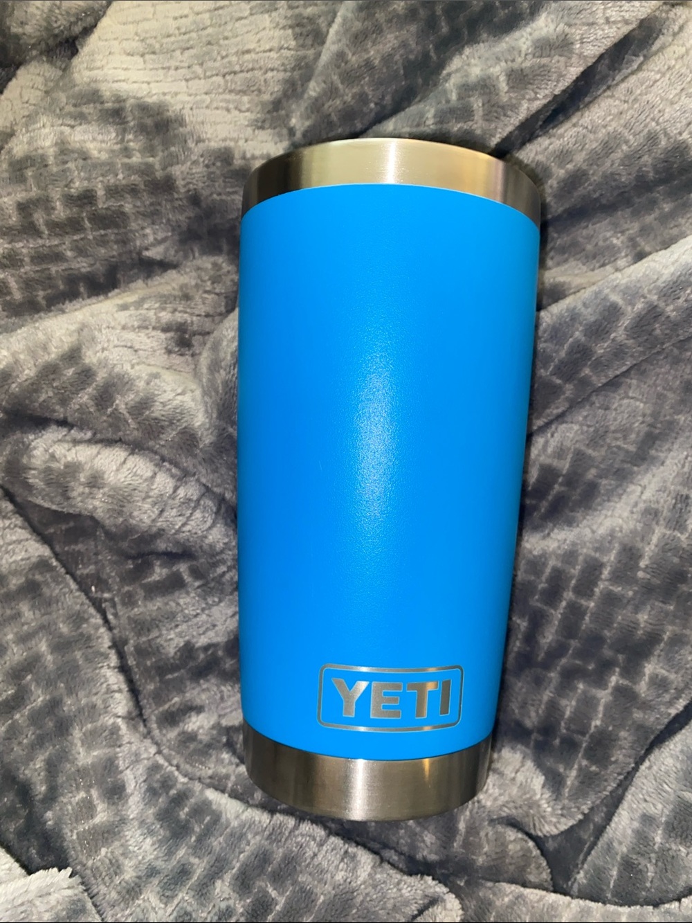 Yeti Rambler 20oz in HTF Retired “Tahoe Blue”